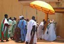 6: Sultan of Ngaoundere entering into the mosque on friday prayer (Ngaundere)
