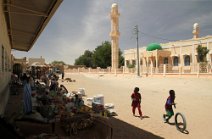 23: Market in front of the mosque in Faya Largeau