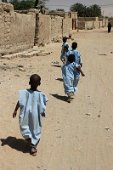 6: Scholars going to school in Faya Largeau