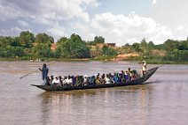 20: Barge at Niger river (MALI).