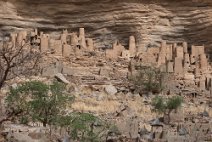 16: Tellem graves under Bandiagara escarpment