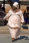 5: Mama xhosa swinging (Grahamstown)